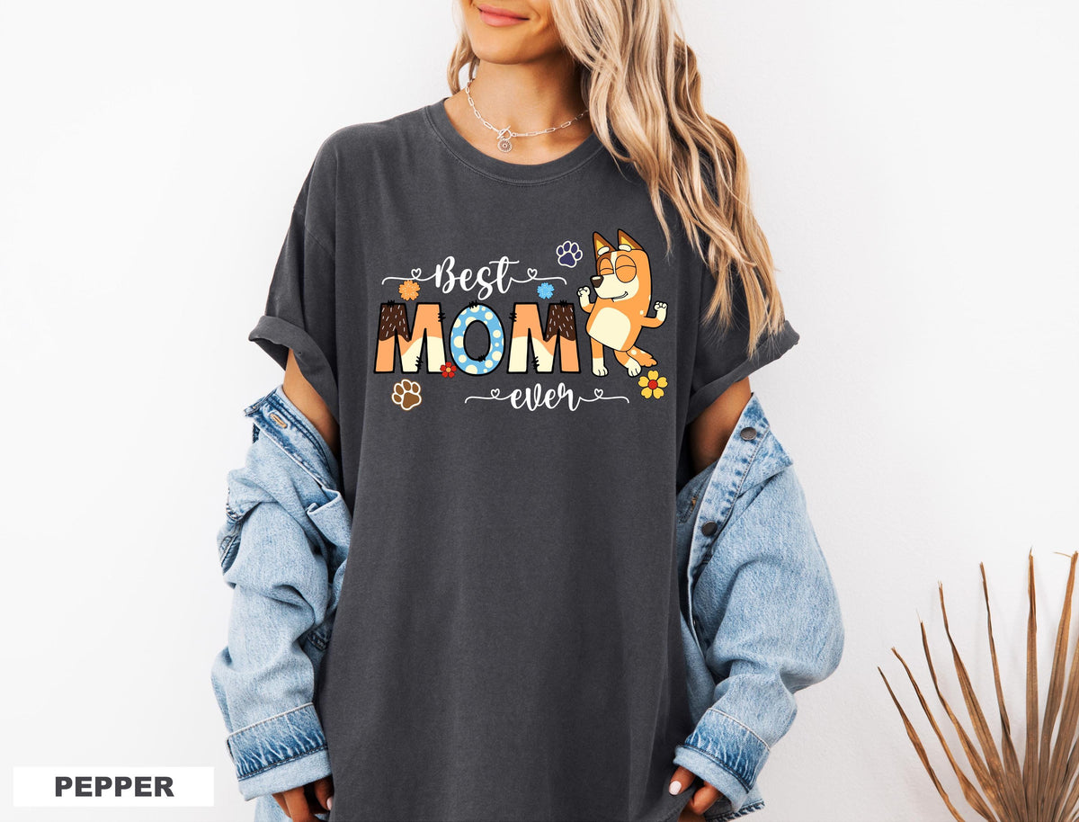 a woman wearing a t - shirt that says, best mom ever
