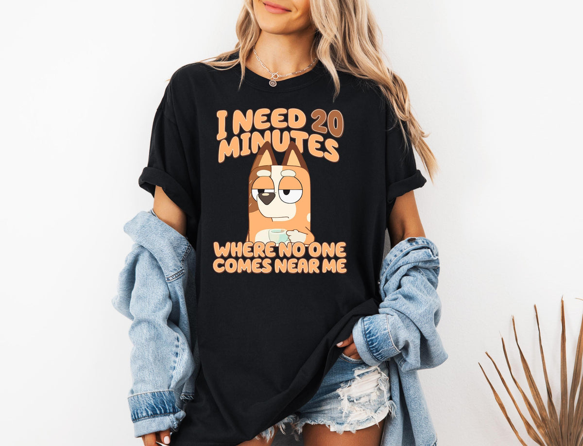 a woman wearing a t - shirt that says i need 20 minutes where no one