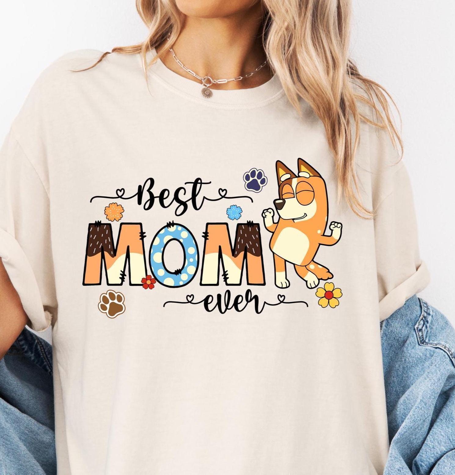 a woman wearing a t - shirt that says best mom ever